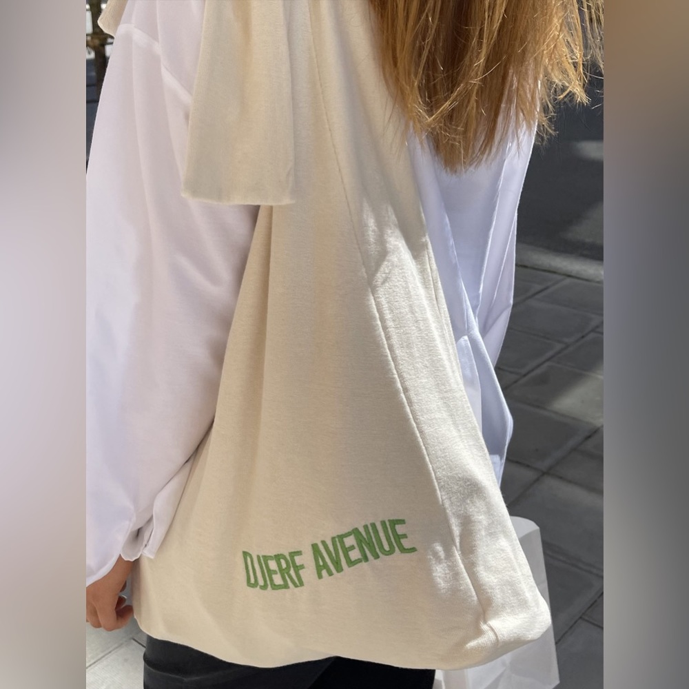 rare djerf avenue tote bag ( will take reasonable offers)!